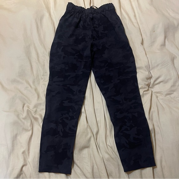 Lululemon Camo Keep Moving Pant 7/8 High-Rise Size 4 - Picture 4 of 8